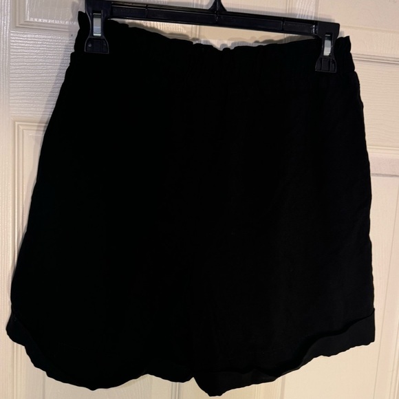 INC black cuffed stretch waist comfy shorts size 4 - Picture 2 of 8